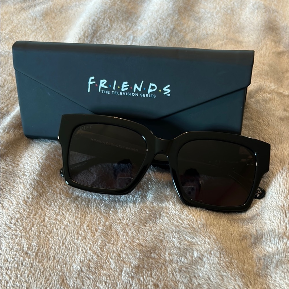 Diff x Friends Monica sunglasses